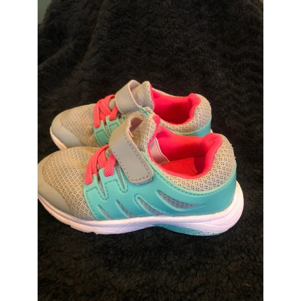 Girls toddler sneaker shoes size 8 gray